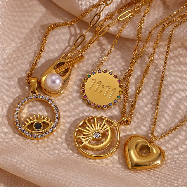 Fashionable Geometric Titanium Steel Pendant Necklace with 18K Gold Plated Stainless Steel Chain for Women