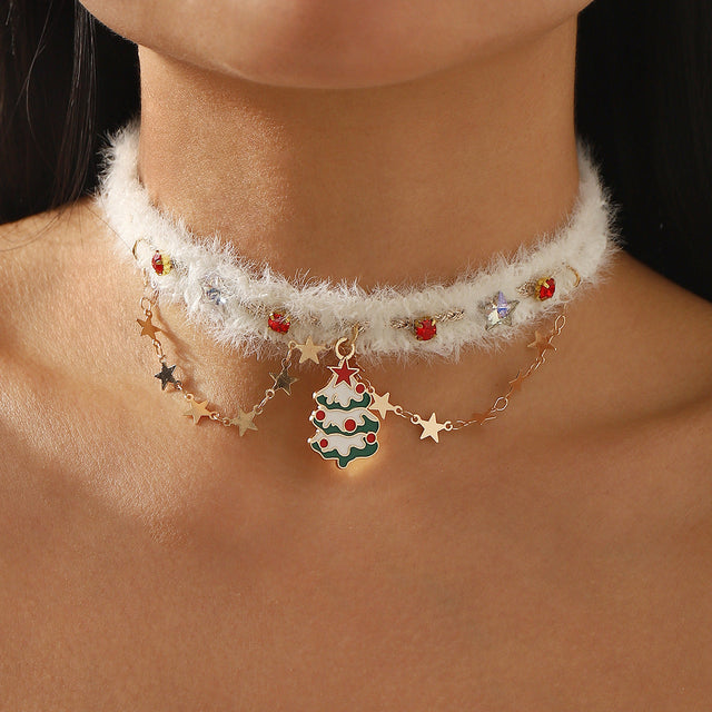 Christmas Tree Shaped Velvet Choker Necklace for Women with Alloy Pendant, Handcrafted Festive Holiday Accessory