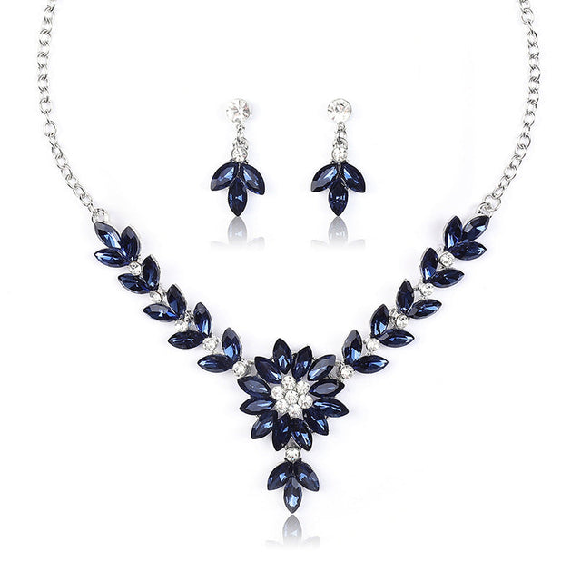 Charming Floral Pattern Vintage Style Alloy Necklace and Earrings Set with Rhinestone Pendant and Plated Finish for Women