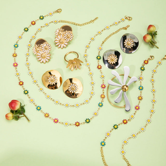18K Gold Plated Stainless Steel Floral Daisy Necklace for Women