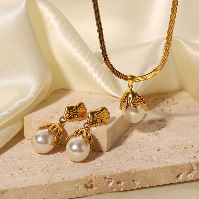 Baroque-Style Freshwater Pearl Pendant Necklace for Women with Geometric Design Stainless Steel Chain and Electroplated Finish
