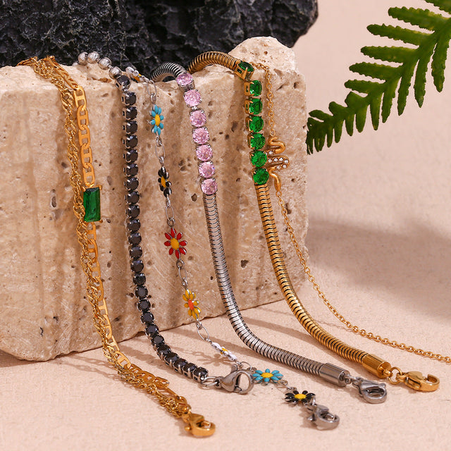 Fashionable Geometric Stainless Steel Plated 18K Gold Women's Bracelet with Micro-Paved Beads and Chain Accent