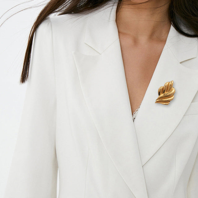 Elegant Leaf-Shaped Stainless Steel Brooch with Plating Finish for Women Fashionable Office Wear Accessory