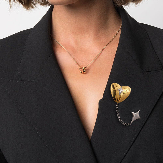 Elegant Heart-Shaped Stainless Steel Brooch with Plated Finish for Women, Geometric Design Fashion Accessory
