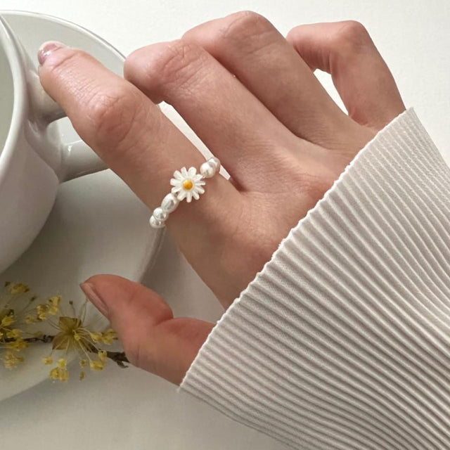 Daisy-Shaped Pearl Ring in Fresh Sweet Style with Natural Pearl Accents