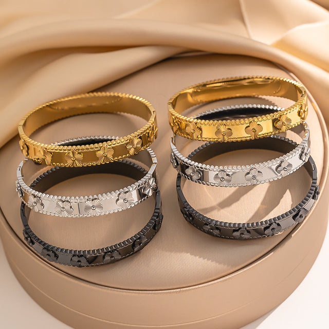 Vintage French-Style Titanium Steel Gold-Plated Floral Bracelet for Women with Hypoallergenic Finish