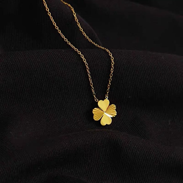 Natural Style Clover Pendant Necklace for Women in Titanium Steel with O-Chain Design for Sweater Layering