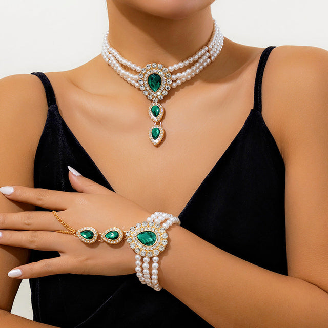French Vintage Style Teardrop-Shaped Alloy Choker Necklace with Rhinestone Accents and Beaded Chain Design for Women