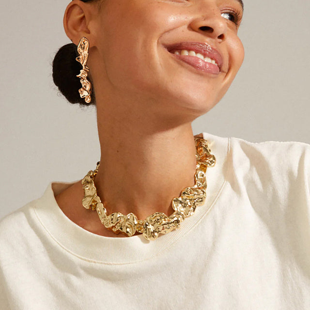 Irregular Geometric Lava Metal Choker Necklace for Women with Liquid-Wrinkle Texture and Handmade Chain
