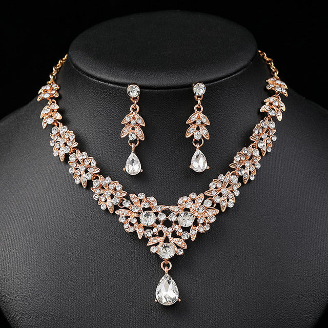 Charming Floral Wedding Necklace and Earrings Set for Women Alloy Pendant with Rhinestone Accents Snake Chain Minimalist Tulip Daisy Petal Leaf Design