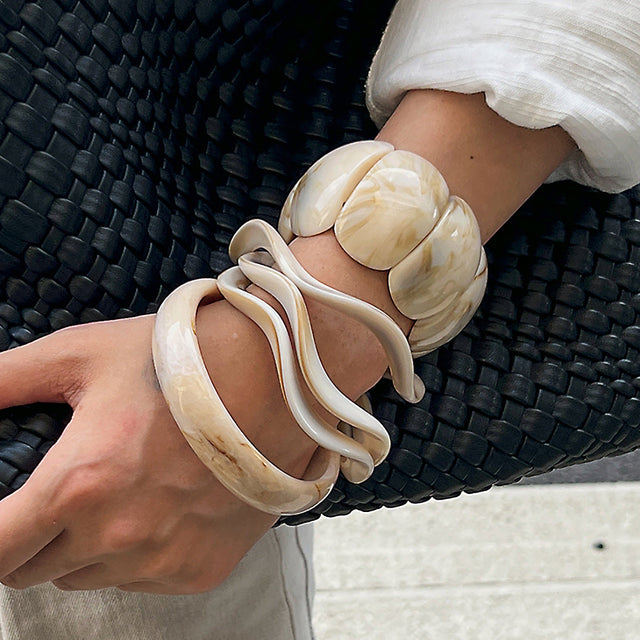 Exaggerated Wave-Shaped Geometric Acrylic Bracelet with Elastic Band for Women