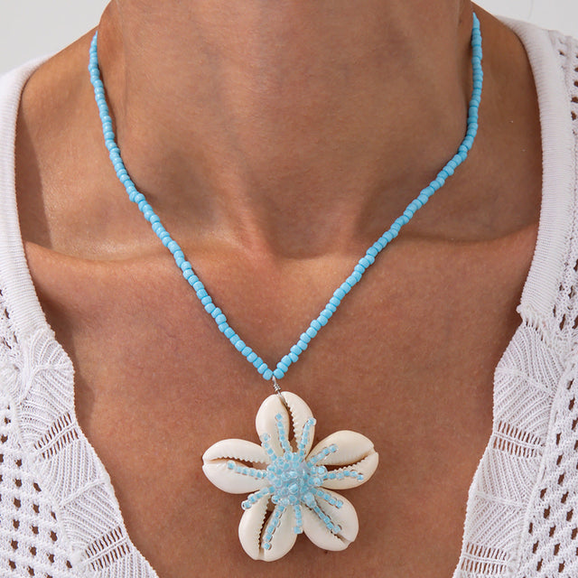 Bohemian Shell and Floral Pendant Necklace for Women with Handcrafted Detail, Natural Beach Theme, Clavicle Chain