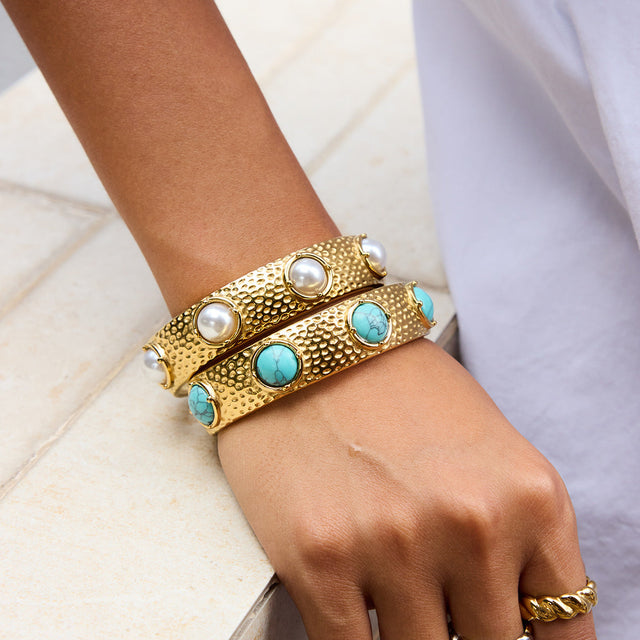 Fashion-Forward Hammered Texture Stainless Steel Bracelet for Women with Turquoise Resin and Pearl Accents
