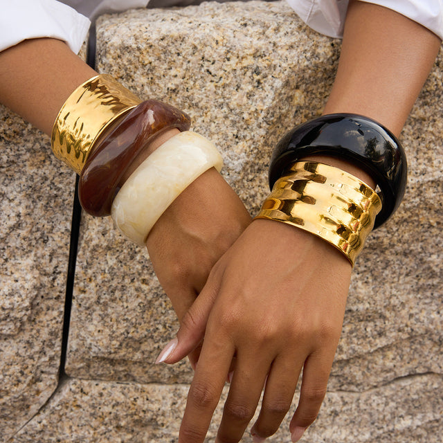 Fashion-Forward Geometric Round Resin Bracelet with Titanium Steel Base and Gold Plating for Women