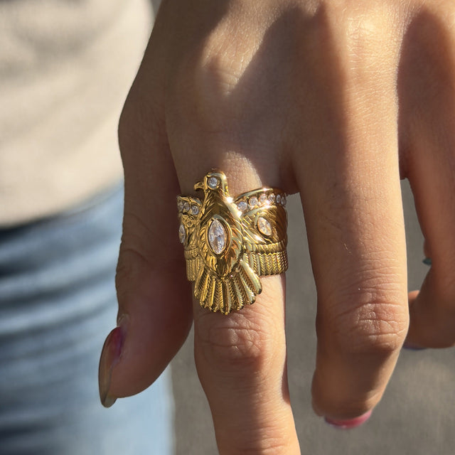 Eagle-Shaped Geometric Titanium Steel Ring with PVD Vacuum Gold Plating for Women Fashion Accessory