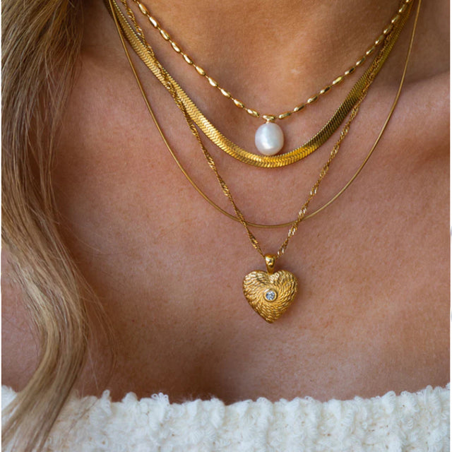 Elegant Teardrop-Shaped Stainless Steel Pendant Necklace with Mother-of-Pearl Inlay, Plated Finish, Minimalist Fashionable Clavicle Chain for Women