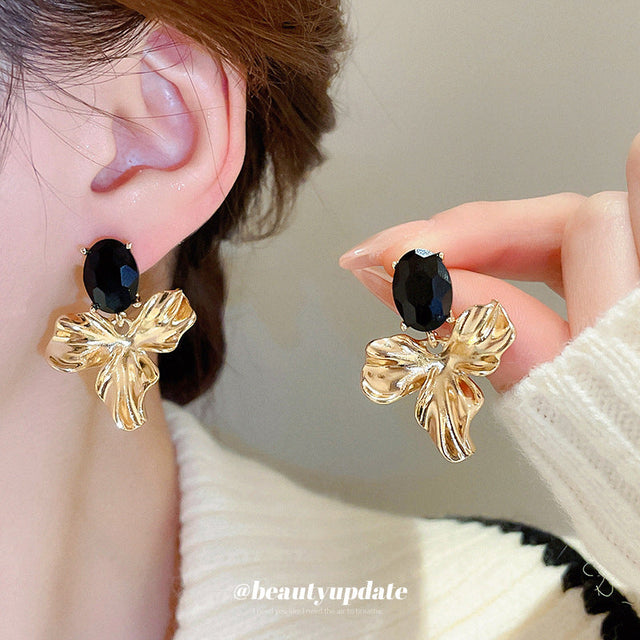 Chic Style Electroplated Alloy Floral and Geometric Oval Stud Earrings for Women with Rhinestone Accents Elegant Luxury Everyday Wear