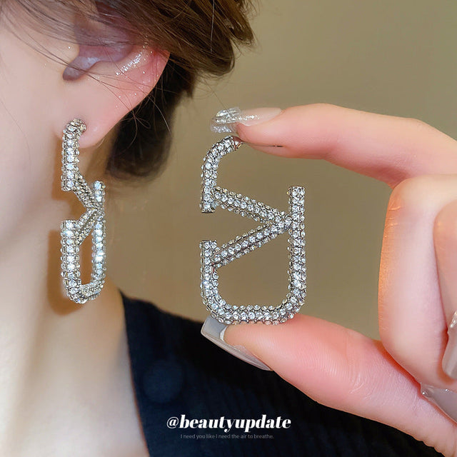 Chic Style Letter-Shaped Alloy Stud Earrings for Women with Rhinestone Inlay, Fashionable and Luxe-Looking Ear Jewelry