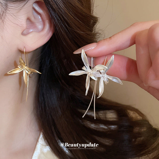 Chic Iris Flower Earrings in Alloy with Electroplated Finish for Women Elegant Lightweight Fashion Jewelry