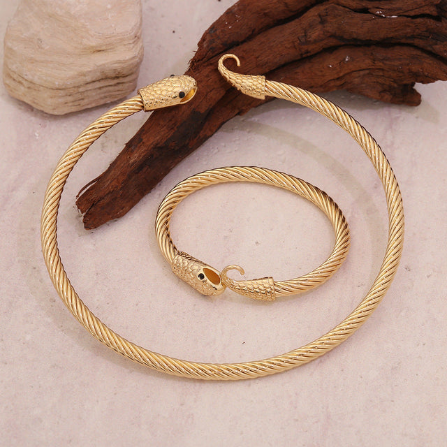 Edgy Snake-Shaped Collar Necklace Set with Iron Construction for Women