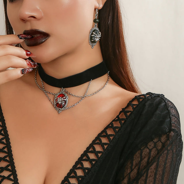Gothic Style Black Alloy Choker Necklace with Spider Pendant and O-Chain Design for Women