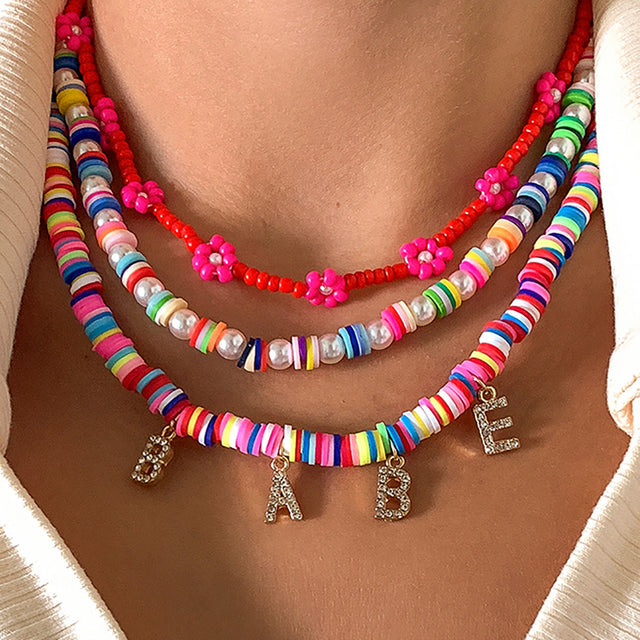 Bohemian Style Daisy Pendant Necklace with Alloy Chain and Inlaid Rhinestone Accents for Women